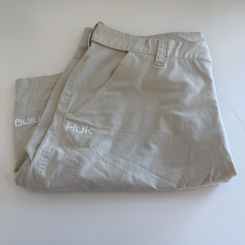 Huk Performance Fishing Next Level Shorts Tan Men's XXL 10"‎ inseam